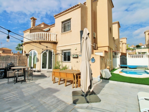Town House in Villamartin – YC416861