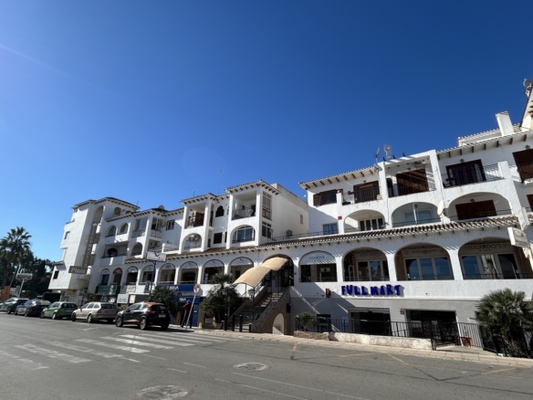 Commercial in Villamartin – YC420082