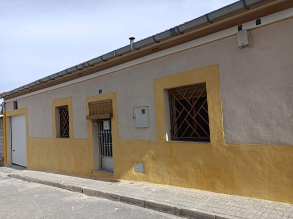 Town House in Pinoso – YC438677