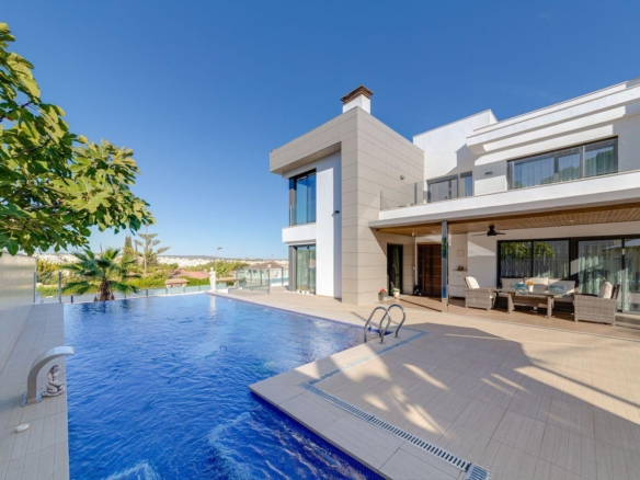 Villa in Torrevieja – YC414436