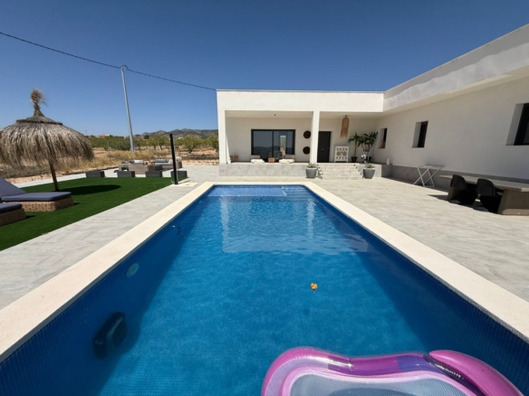 Villa for sale in Pinoso