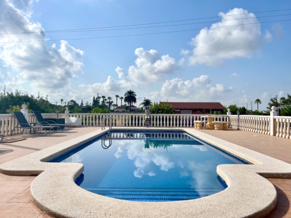 Villa for sale in Catral