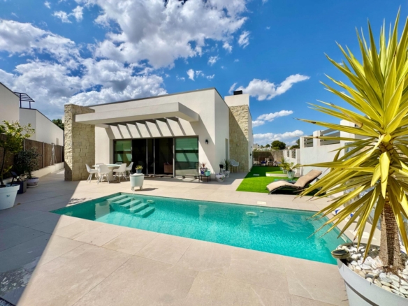Villa in San Miguel de Salinas – YC414779