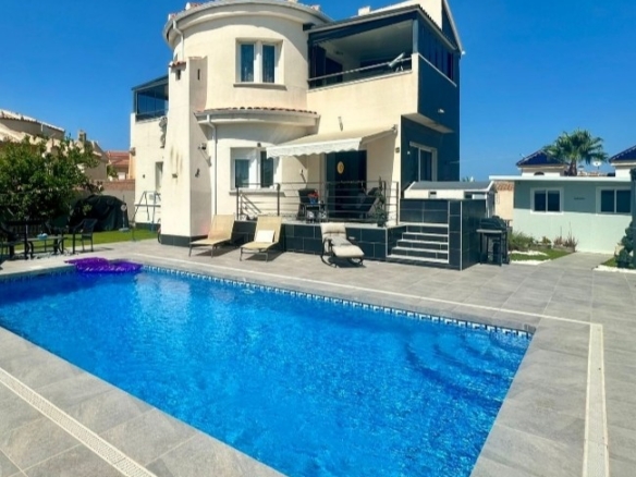 Villa in Ciudad Quesada – YC415011