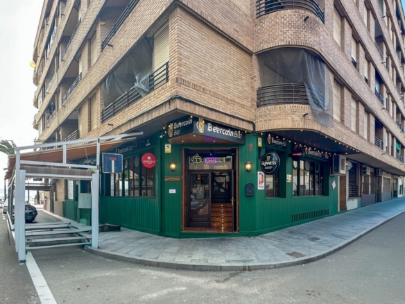 Commercial in Torrevieja – YC465808