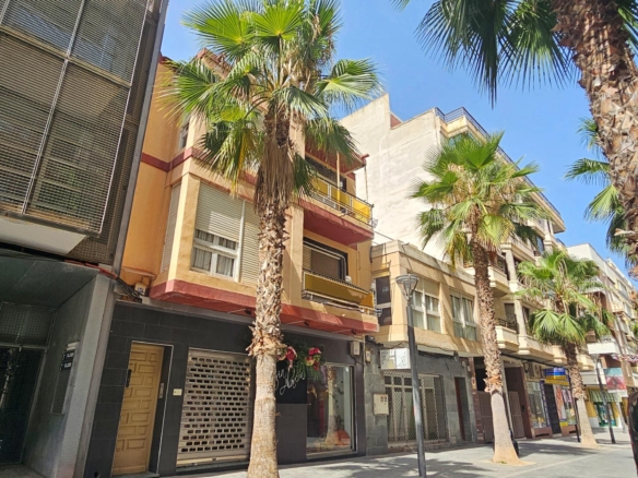 Commercial in Torrevieja – YC473234