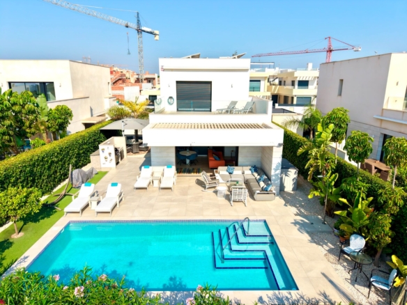 Villa in Los Montesinos – YC473469