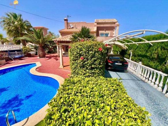 Villa in Torrevieja – YC473785