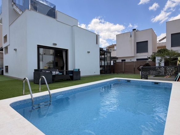 Villa in Torrevieja – YC474110