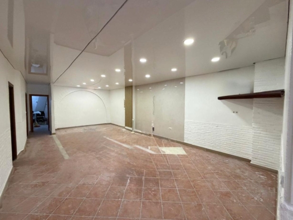 Commercial in Torrevieja – YC474826