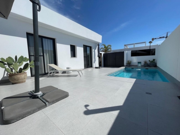 Villa in Roldan – YC474848