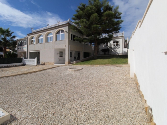 Town House in Torrevieja – YC474889