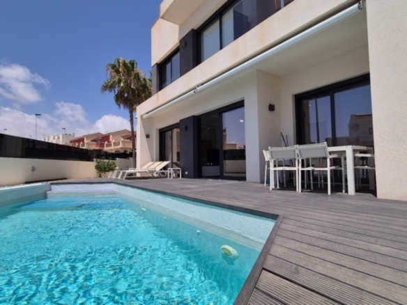 Villa in Torrevieja – YC475105
