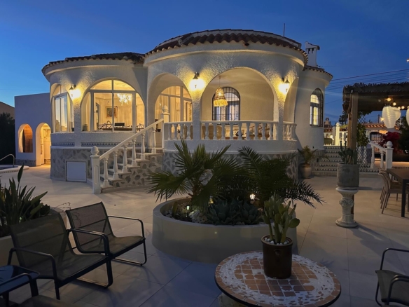 Villa in Torrevieja – YC475118