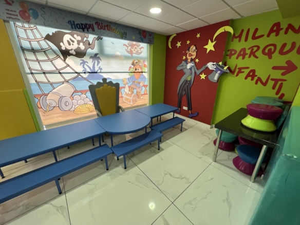 Commercial in Torrevieja – YC475171