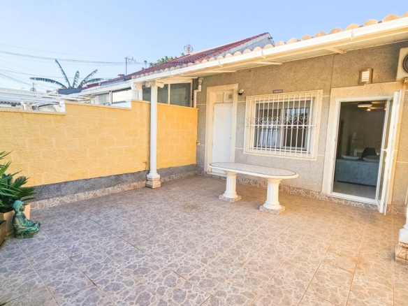 Town House in Torrevieja – YC483090