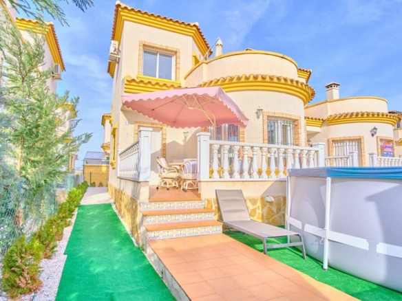Villa in Los Montesinos – YC487154