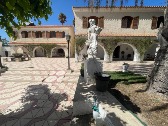 Finca / Country Property in Elda – YC487262