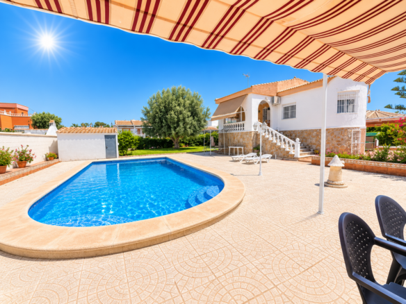 Villa in Torrevieja – YC487356