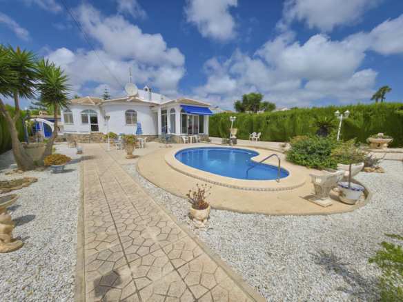Villa in Torrevieja – YC487672