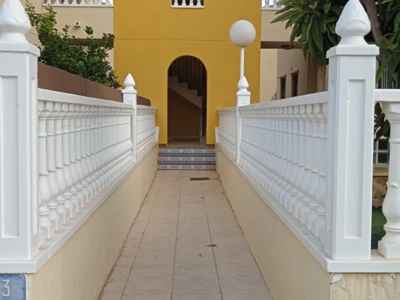 Ground-floor Bungalow in Lomas de Cabo Roig – YC490563