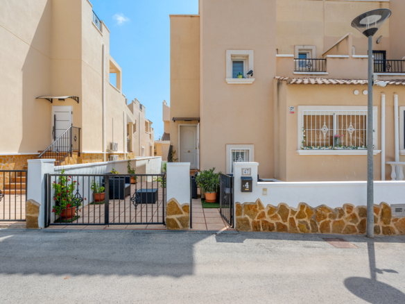 Semi Detached in San Miguel de Salinas – YC490838