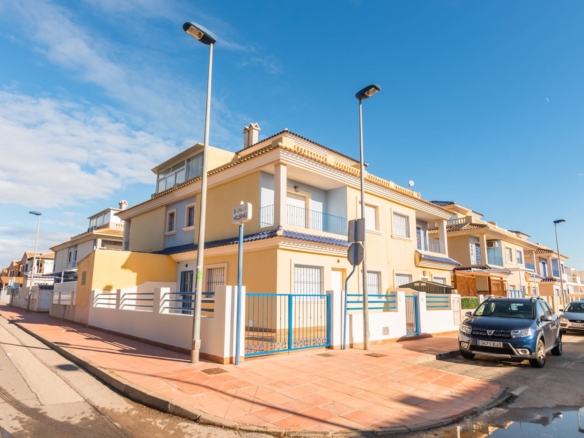 Town House in Los Alcazares – YC491485