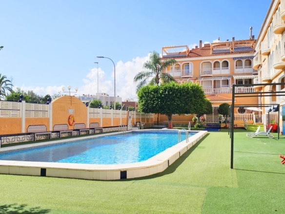 Town House in Los Alcazares – YC491807