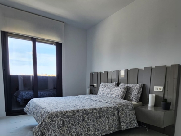Elegant Fully Furnished Luxury Apartment with Heated Pool and Double Garage – YC493444