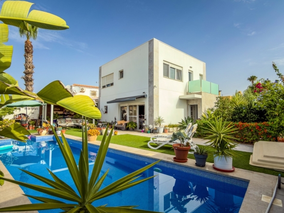 Villa in Torrevieja – YC492509