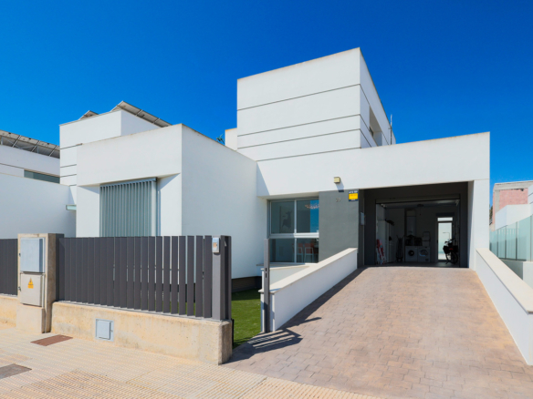 Semi Detached in Dolores – YC494458