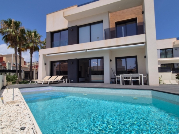 Villa in Torrevieja – YC475105