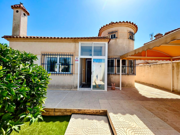 Villa in Torrevieja – YC494561