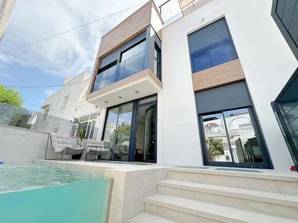 Town House in Torrevieja – YC493603