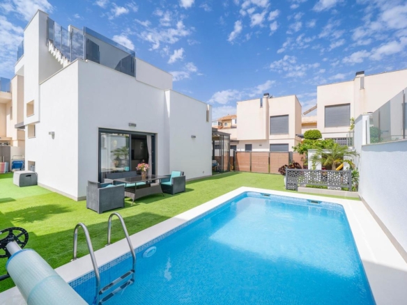 Villa in Torrevieja – YC496983