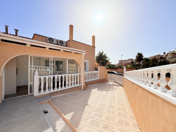 Town House in Torrevieja – YC496216