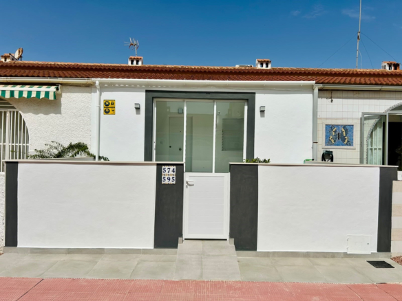 Town House in La Siesta – YC496239