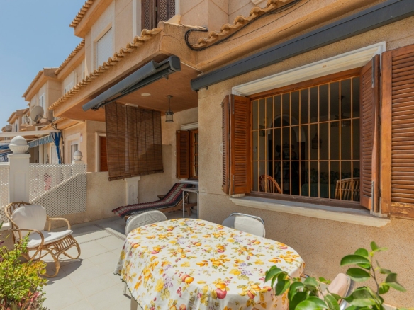 Town House in La Mata – YC496684