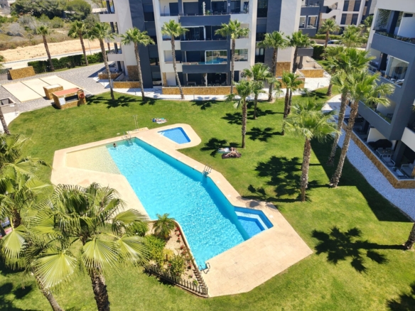 Apartment in Los Altos – YC496974
