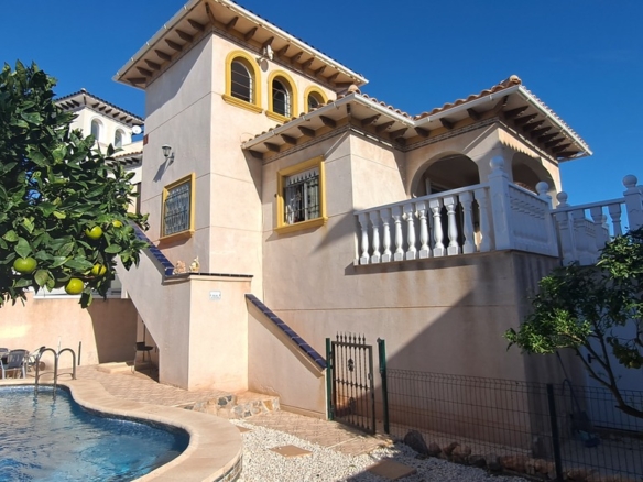 Villa in La Zenia – YC498199