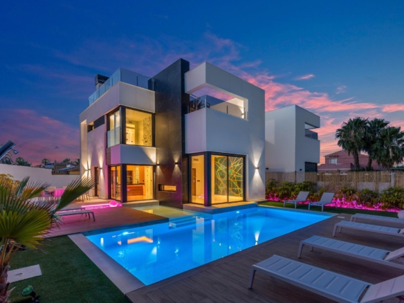 Villa in Torrevieja – YC499234