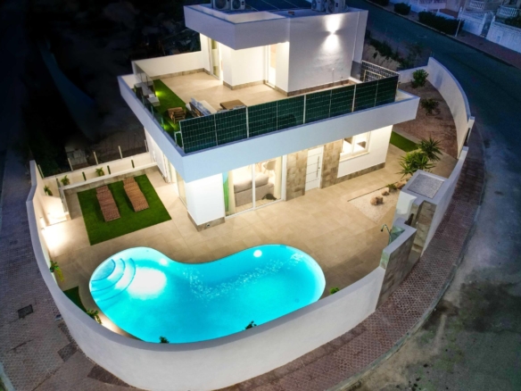 BEAUTIFUL BIG VILLA WITH VIEWS TO THE GOLF COURSE “LA MARQUESA”!