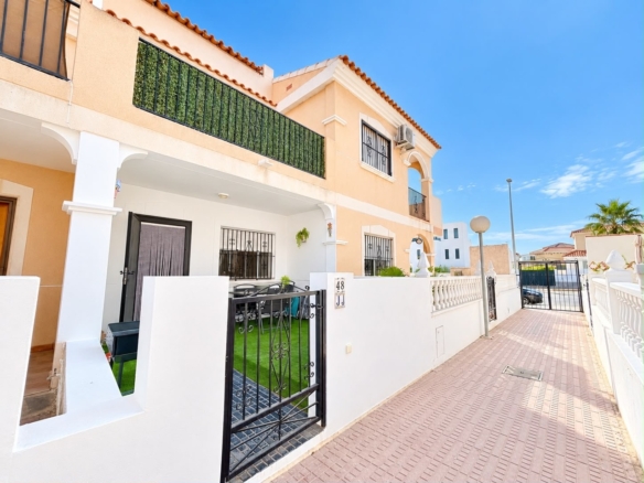 Town House in La Zenia – YC503054