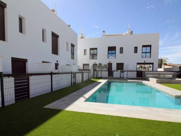 NEW BUILD SEMI-DETACHED TOWNHOUSE IN PILAR DE LA HORADADA