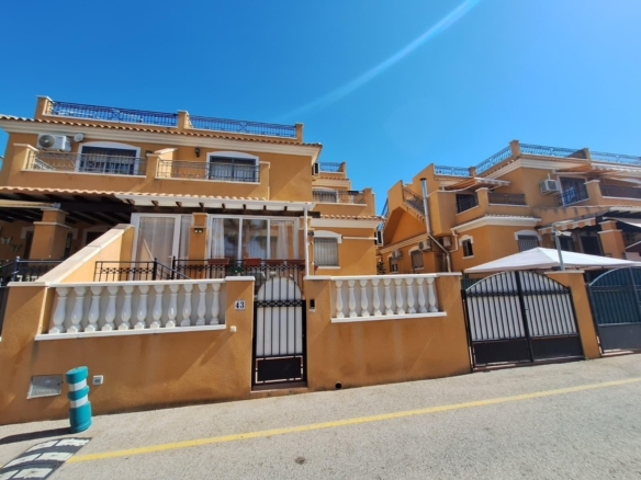 Duplex in Torrevieja – YC511366