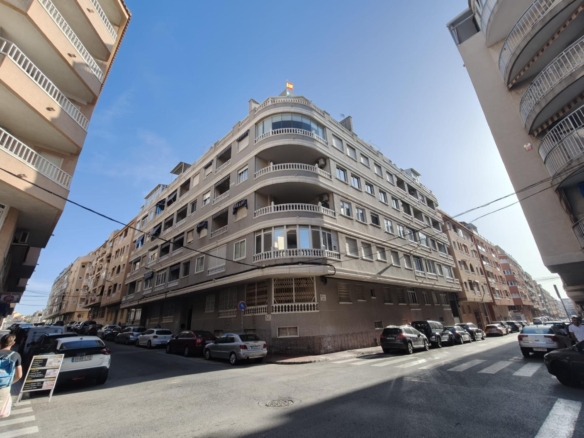 Apartment in Torrevieja – YC611225