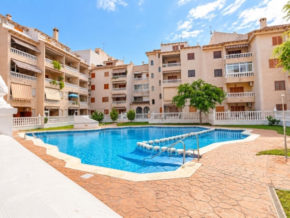Apartment in Torrevieja – YC611284