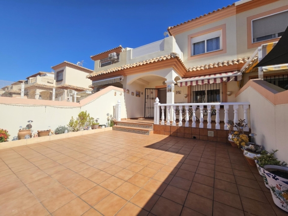 Town House in Pilar de La Horadada – YC590736