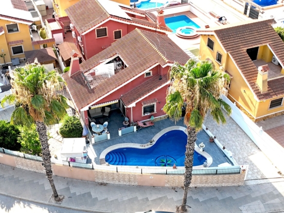 Villa in Guardamar del Segura – YC613178