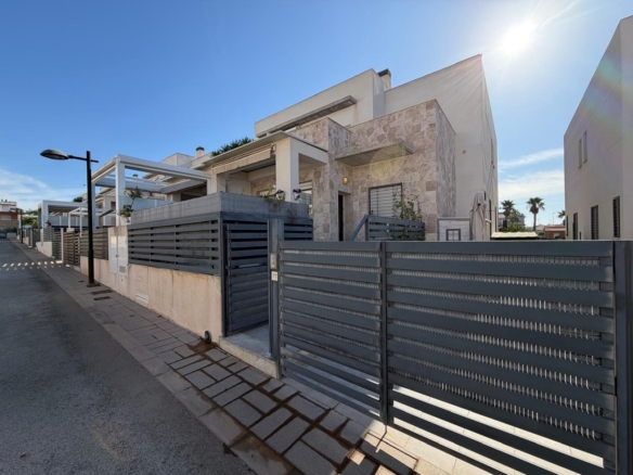 Town House in Torrevieja – YC622444